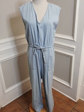 Universal Thread, Size M, Denim Jumpsuit